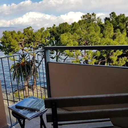 Apartment Modern Flat With View & Private Beach! Toscolano Maderno