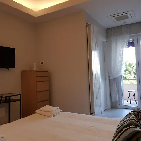 Modern Flat With View & Private Beach! * Toscolano Maderno
