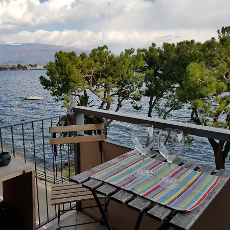 Modern Flat With View & Private Beach! Toscolano Maderno